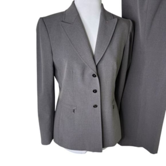 Tahari 3 button Charcoal Gray Fully Lined Jacket & Pant Suit Size 10 - Picture 2 of 11